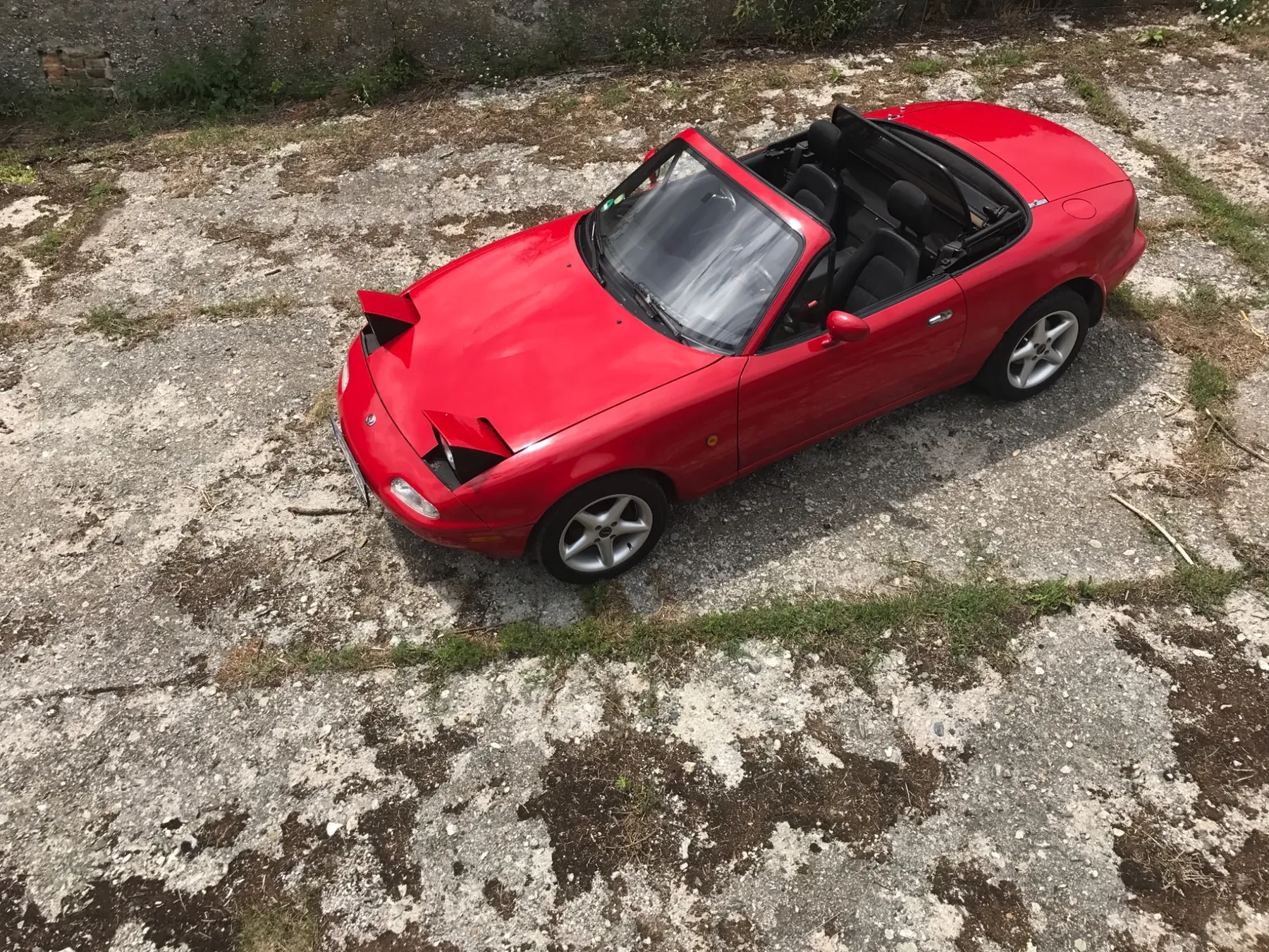 Červená Mazda MX-5