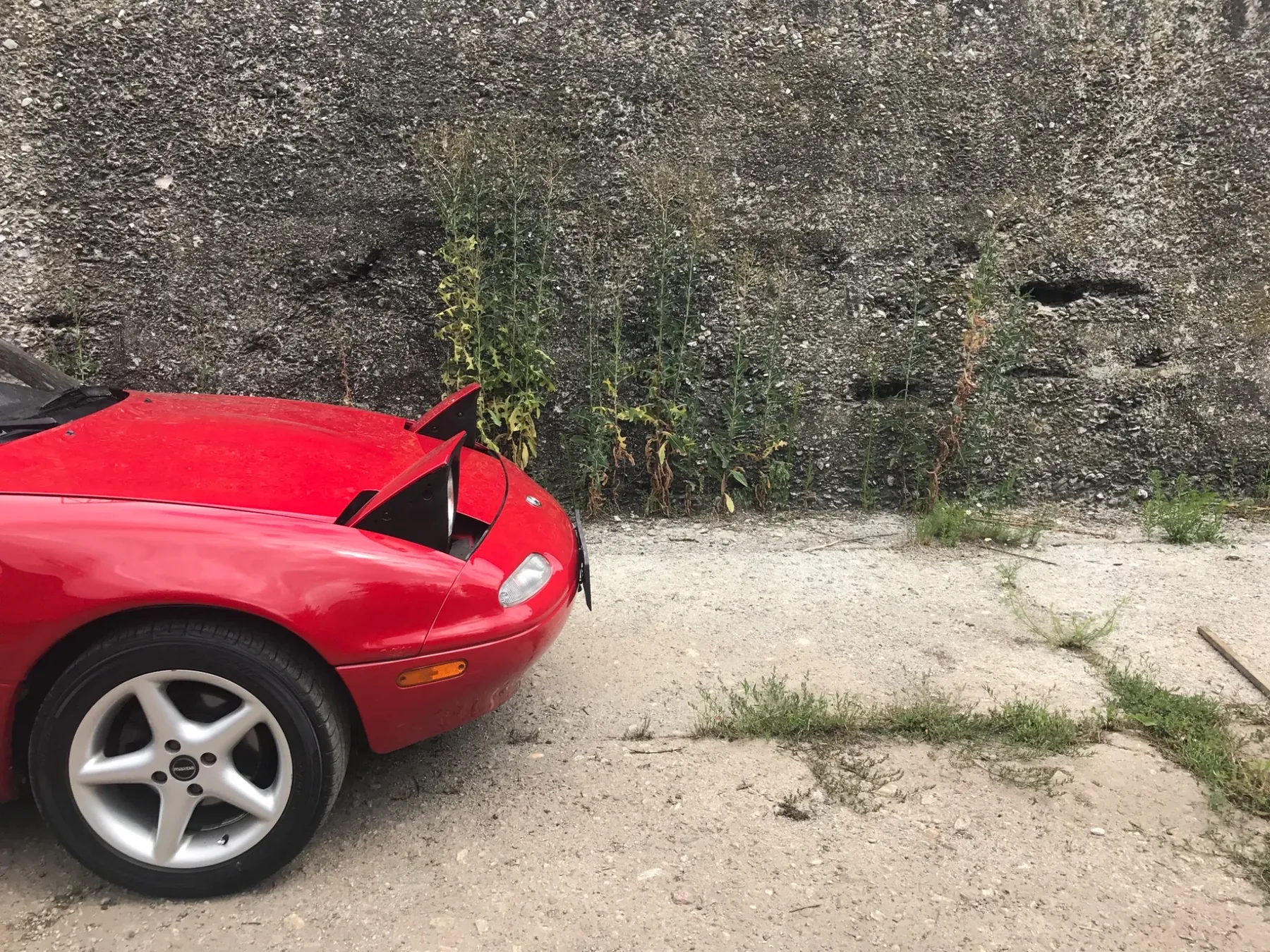 Červená Mazda MX-5