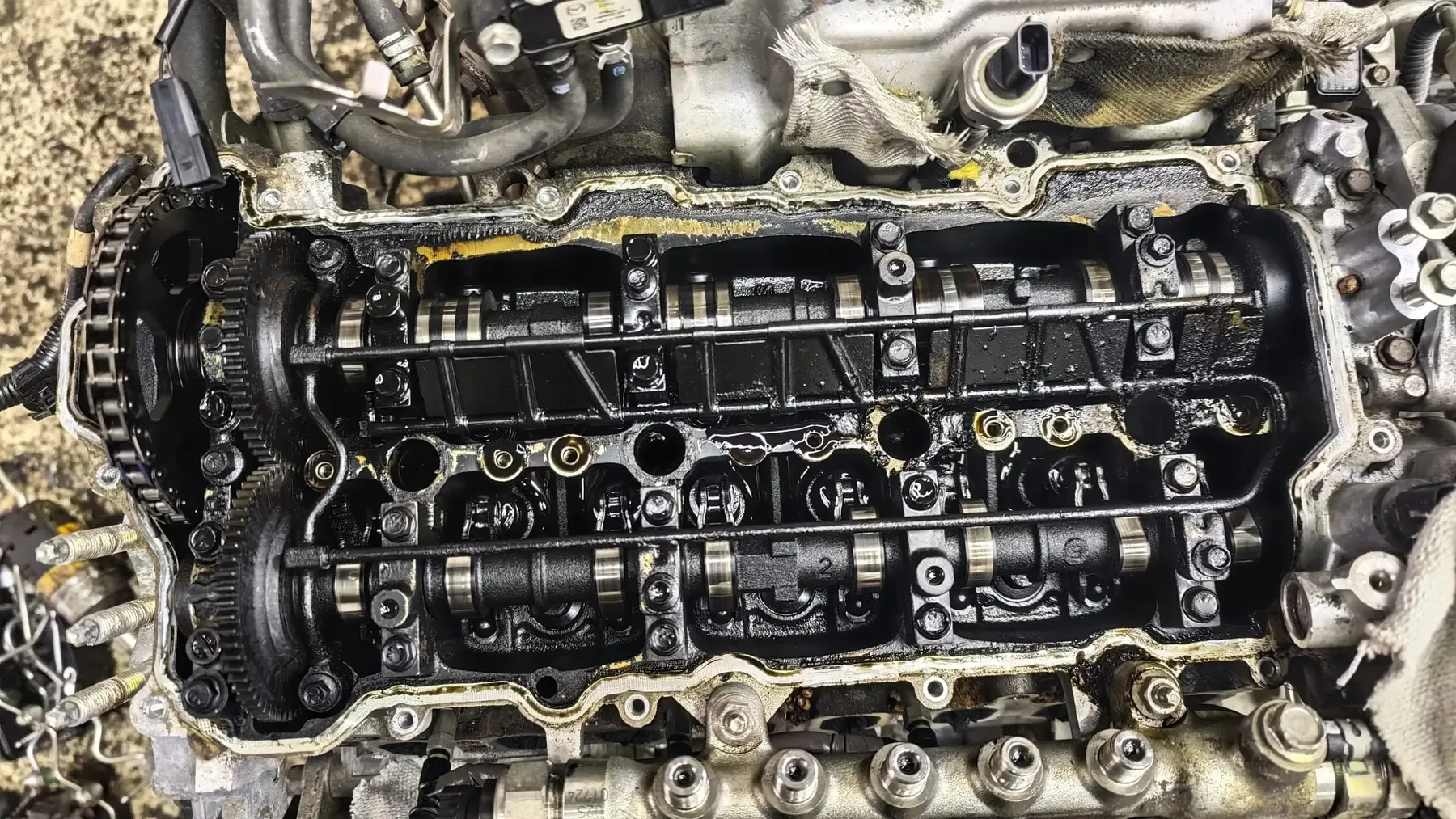 Odkrytý ventilový rozvod motoru Mazda 2.2 SKYACTIV-D SH při diagnostice